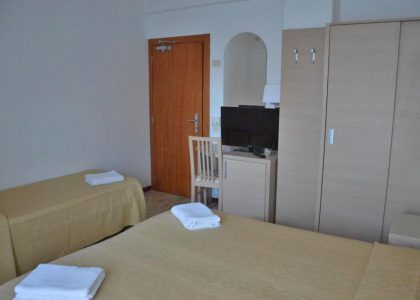 hotel-caesar-pesaro-fotogallery-camera-letto-matrimoniale-letto-singolo