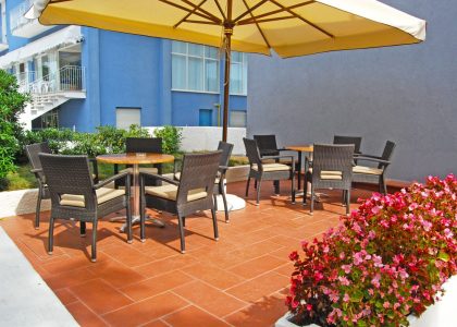 hotel-embassy-pesaro-giardino