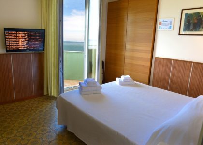 hotel-metropol-pesaro-camera-matrimoniale-con-balcone