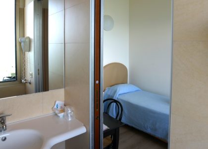 hotel-metropol-pesaro-camera-singola-con-bagno