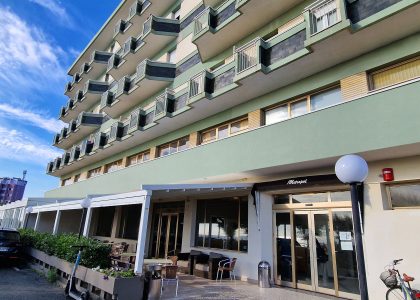 hotel-metropol-pesaro-esterno-entrata