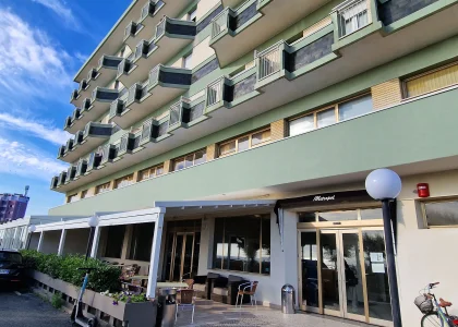 hotel-metropol-pesaro-esterno-entrata