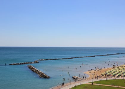 hotel-metropol-pesaro-mare-spiaggia