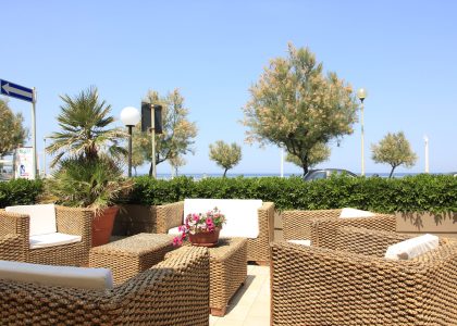 hotel-metropol-pesaro-poltrone-viminifiori